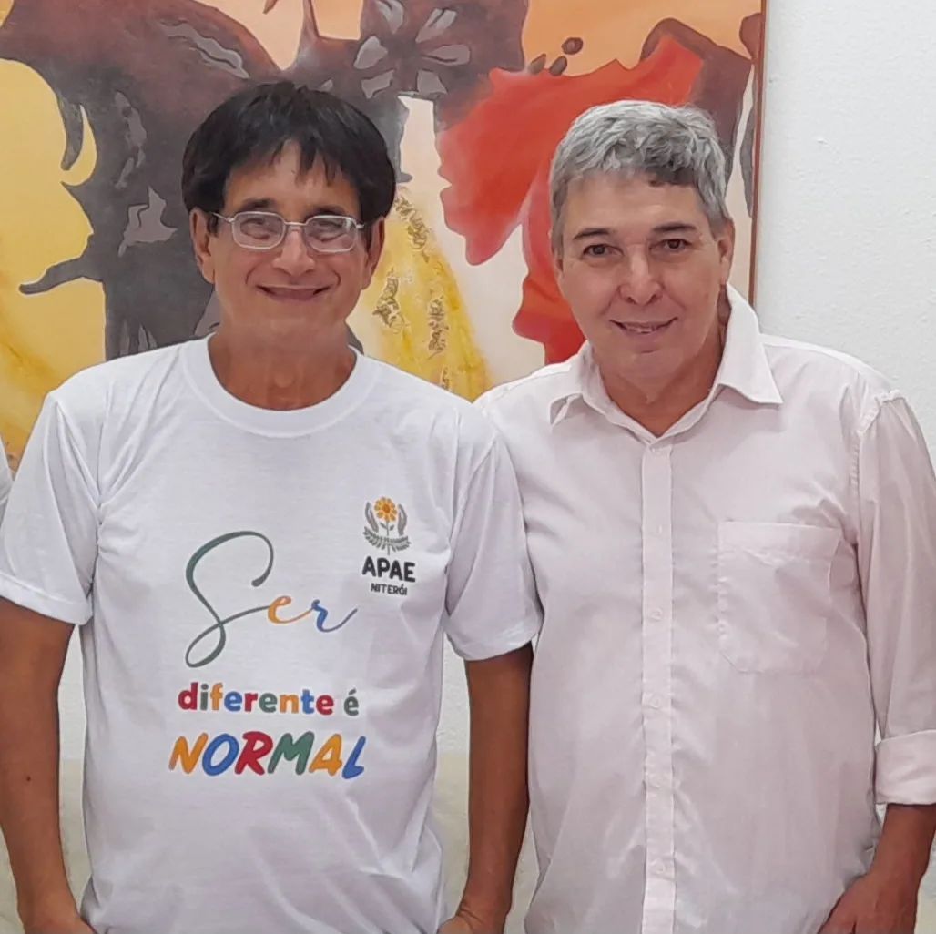 Byafra veste a camisa da inclusão.
